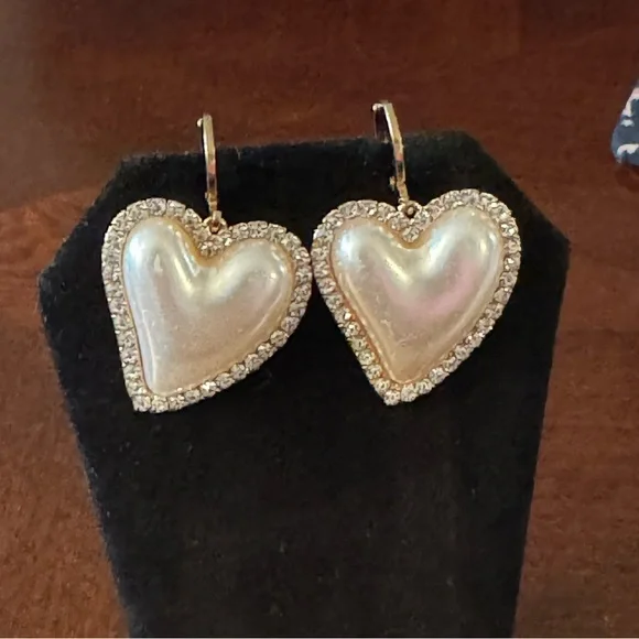 Pearl Heart Shape, Faux Pearls Inlaid Rhinestones Gold tone Iridescent Earrings - Picture 2 of 5